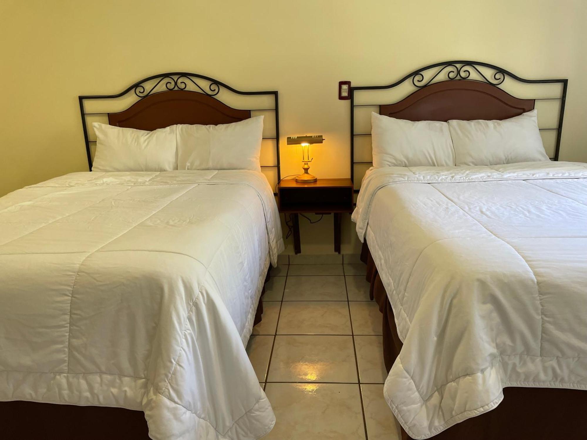 Hotel Gardenia Inn San Salvador Bagian luar foto