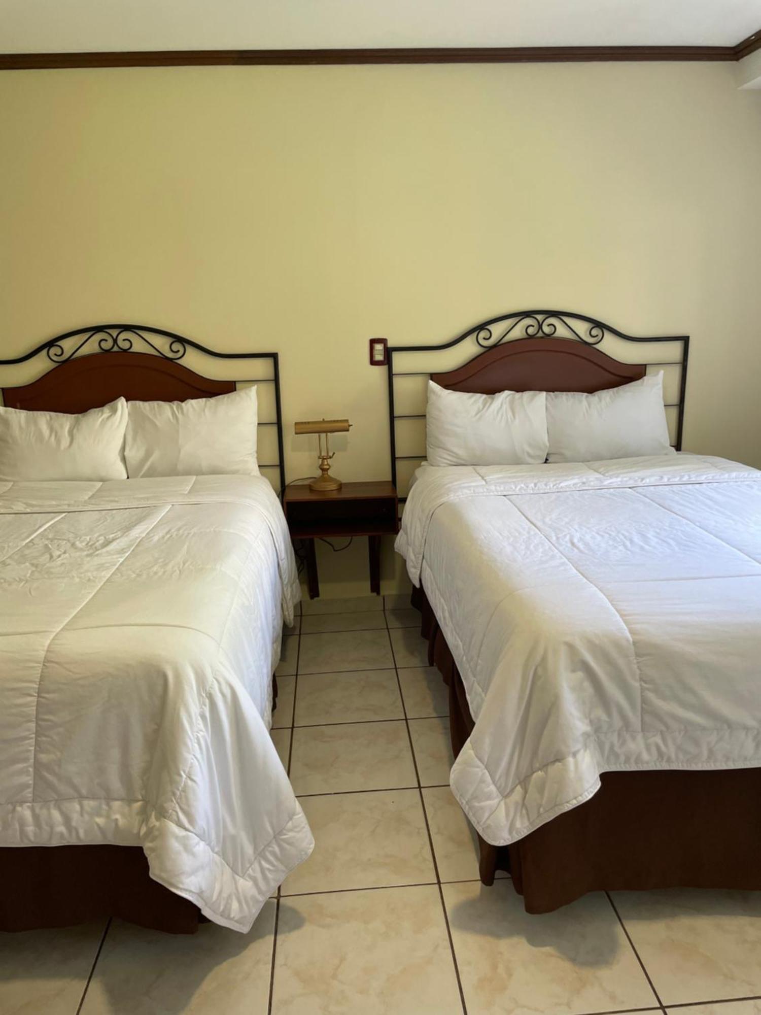 Hotel Gardenia Inn San Salvador Bagian luar foto