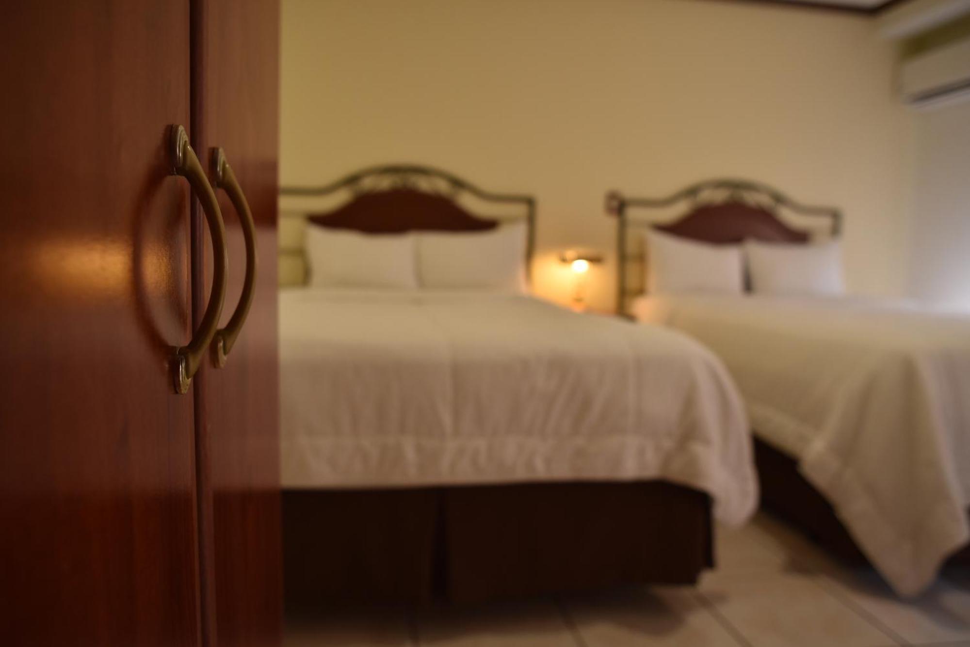 Hotel Gardenia Inn San Salvador Bagian luar foto